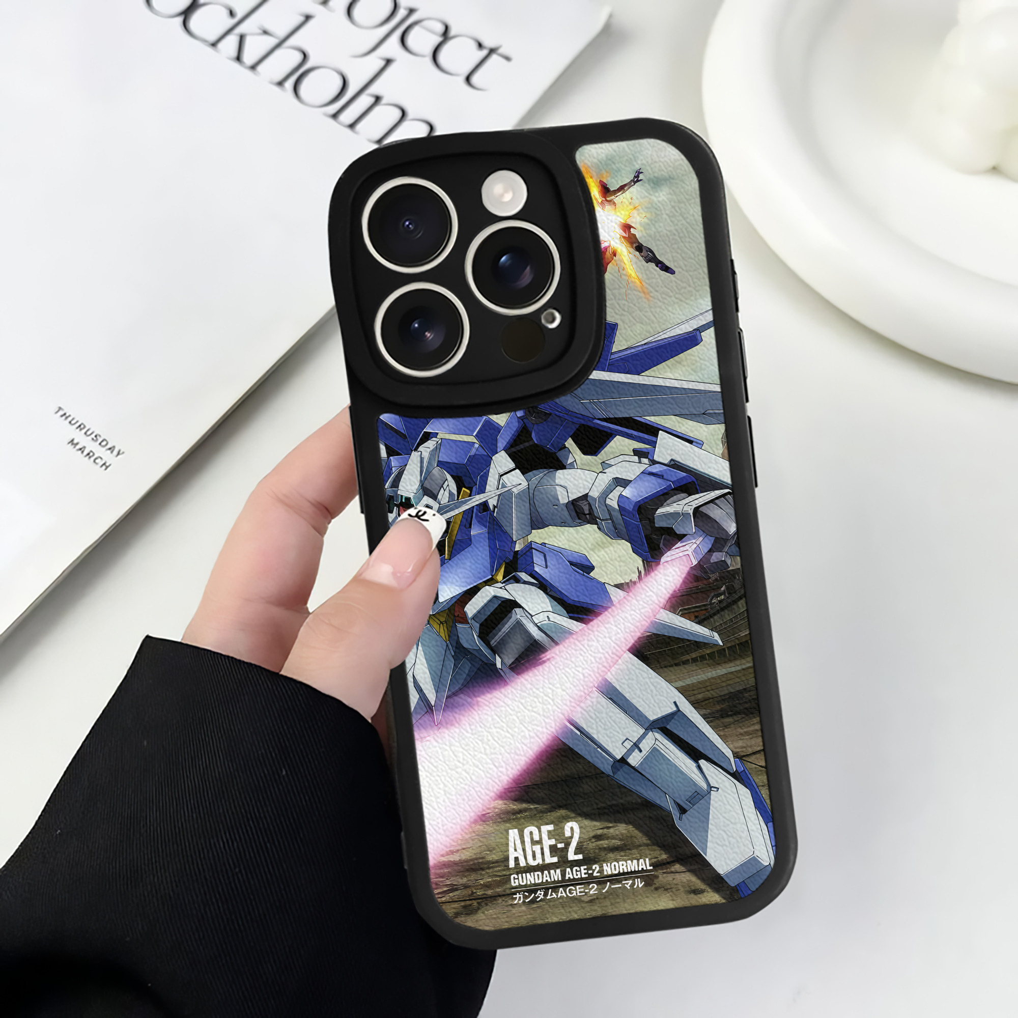 （画像用） 機動戦士ガンダム Mobile Suit Gundam 【iPhone 16シリーズ対応】シリコンスマホケース（レザー調） 材質：シリコン
